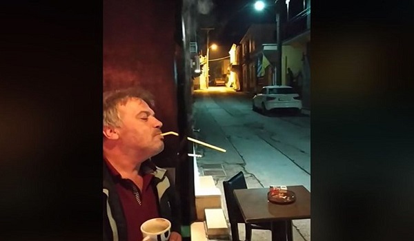 Απίστευτο ελληνικό «δαιμόνιο» - Σερραίος βρήκε τρόπο να καπνίζει εντός καταστήματος
