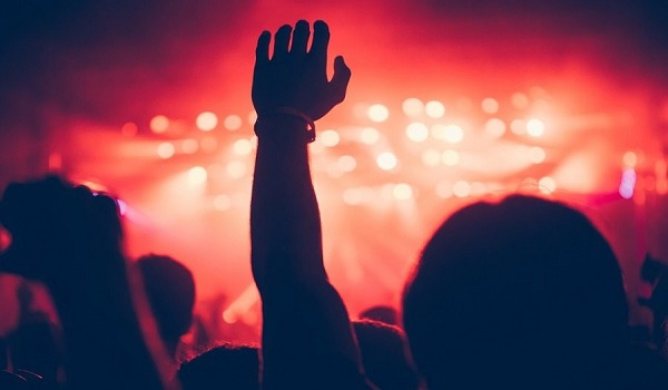 Το συγκρότημα που πέθανε πάνω στην σκηνή σε μόλις 10 δευτερόλεπτα