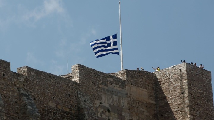 Μίκης Θεοδωράκης: Μεσίστιες οι σημαίες και αναστολή δημόσιων εορταστικών εκδηλώσεων