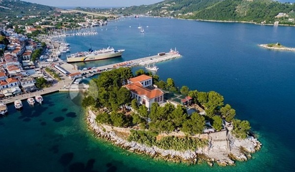 Πάνω και απ’ τις Σεϋχέλες. Το πιο αναπτυσσόμενο ελληνικό νησί με τις καλύτερες παραλίες στον κόσμο το 2019