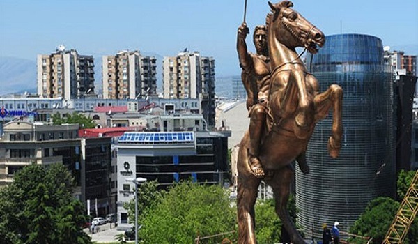 Τι θα αναγράψουν οι Σκοπιανοί στα αγάλματα του Αλεξάνδρου και του Φιλίππου