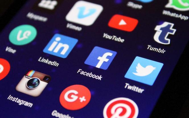 Facebook: Έρχεται μεγάλη αλλαγή - Συγχνωνεύει Messenger με Instagram