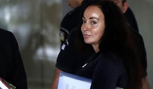 Βίκυ Σταμάτη: Με νέο λουκ στο γήπεδο μαζί με το γιο της