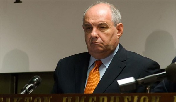 Στις 18:00 η ορκωμοσία Τέρενς Κουίκ