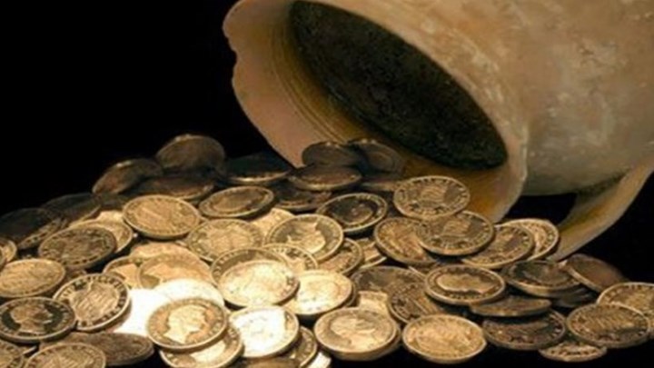 Είχε θησαυρό 1 εκατ. λιρών στο συρτάρι και δεν είχε ιδέα