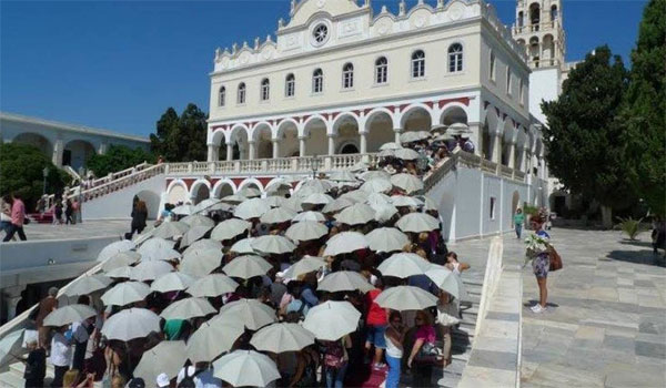Δεκαπενταύγουστος: Η Ελλάδα φοράει τα γιορτινά της και τιμά την Παναγία