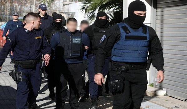 Σπάει τη σιωπή της η μητέρα του Έλληνα κατηγορούμενου για δολοφονία Τοπαλούδη