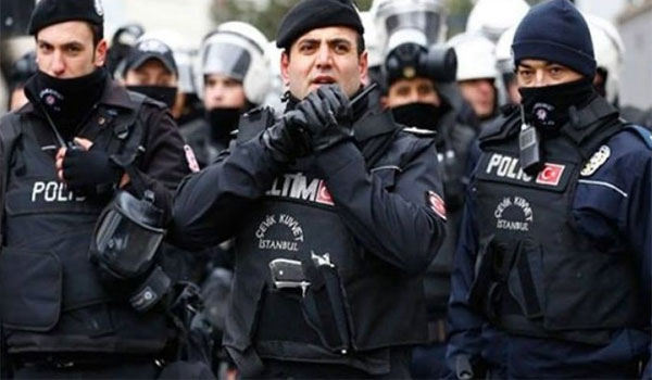 Aκόμη 100 συλλήψεις στρατιωτικών στην Τουρκία