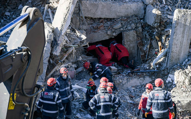 Στους 41 οι νεκροί από τον σεισμό στην Τουρκία - Σταμάτησαν τις επιχειρήσεις διάσωσης