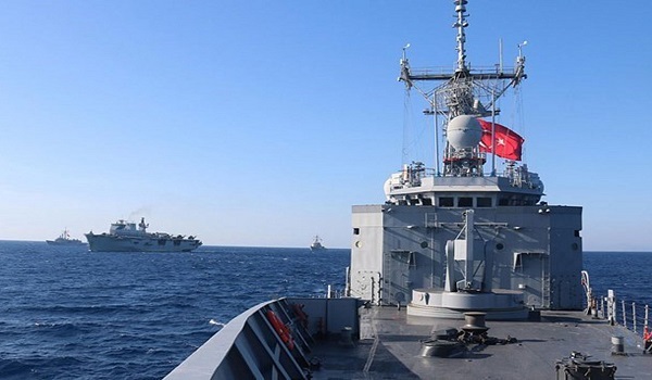 Τέσσερις τουρκικές φρεγάτες ανοιχτά της Λιβύης