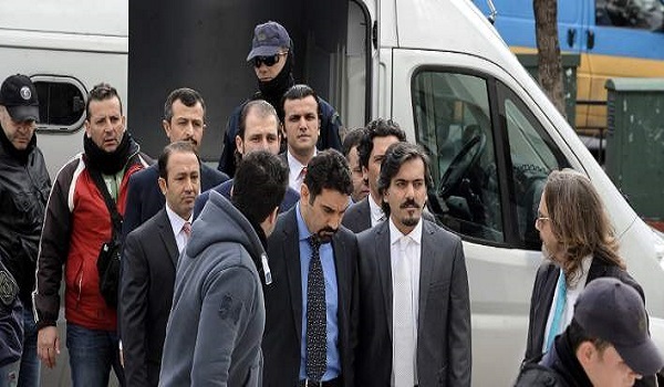Τουρκία - Μπαράζ δηλώσεων για τους 8: Η Ελλάδα προστατεύει πραξικοπηματίες