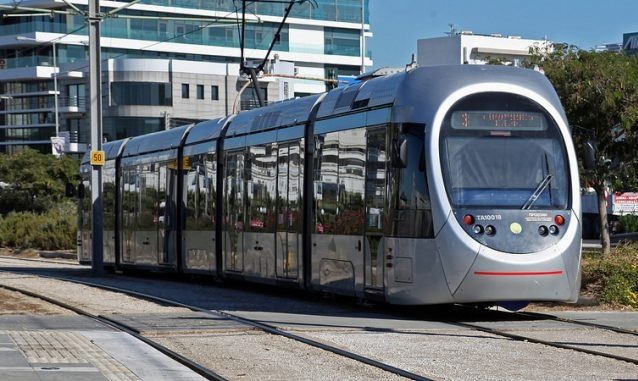 Η μητέρα της 9χρονης που με αυτοθυσία έσωσε ο νονός της από το τραμ περιγράφει τι συνέβη