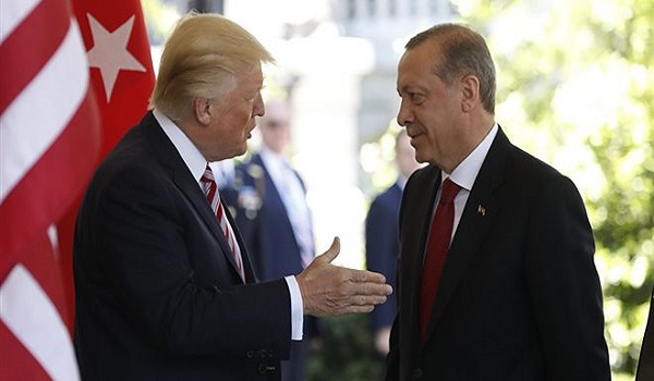 Τελεσίγραφο Τραμπ σε Ερντογάν: Μέχρι στις έξι το απόγευμα να έχει απελευθερωθεί ο πάστορας