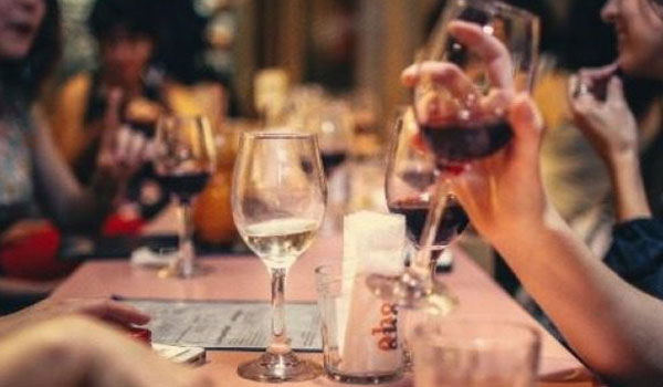Γιαγιά χρέωσε την οικογένειά 41 ευρώ το άτομο για το χριστουγεννιάτικο τραπέζι