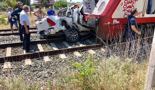Διαβατά: Πήγαινε την έγκυο σύζυγό του σε νοσοκομείο και συγκρούστηκε με τρένο