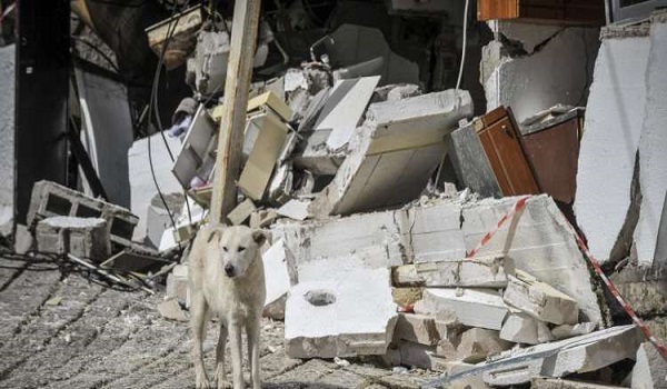 Τρίκαλα : Εγκαταλείπουν τα σπίτια τους εξαιτίας των κατολισθήσεων. Απίστευτες εικόνες