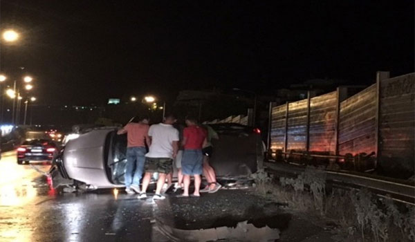 Καραμπόλα στην εθνική οδό Θεσσαλονίκης - Μουδανιών με τρεις τραυματίες