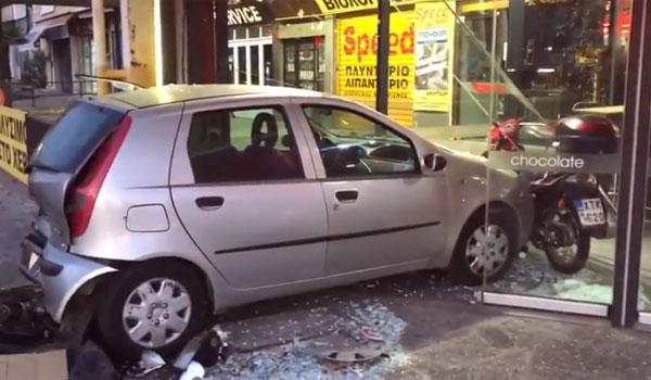 Τροχαίο δυστύχημα στο Χαϊδάρι: Μία νεκρή και δύο τραυματίες σε καραμπόλα