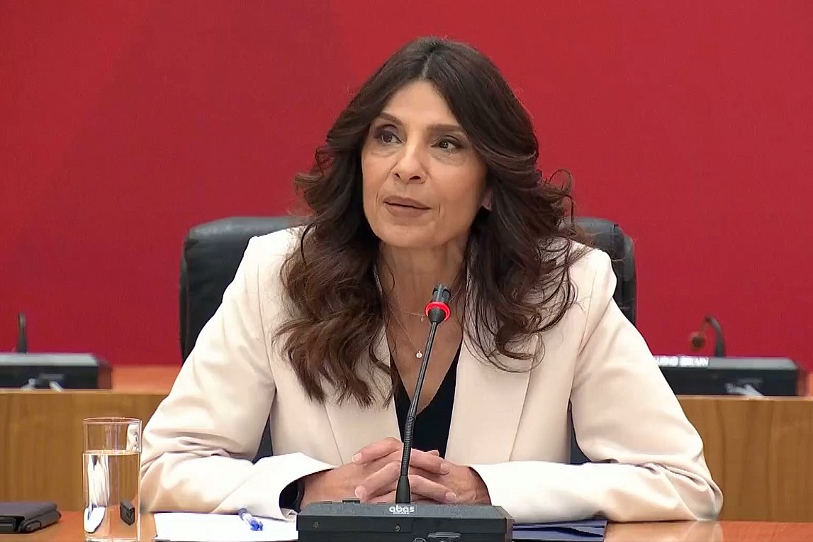 Τσαπανίδου: Έθεσα τον εαυτό μου στη διάθεση του Τσίπρα, δεν παραιτήθηκα
