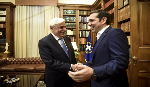 Διπλή εισαγγελική παρέμβαση για τις αναρτήσεις κατά ΠτΔ και Πρωθυπουργού