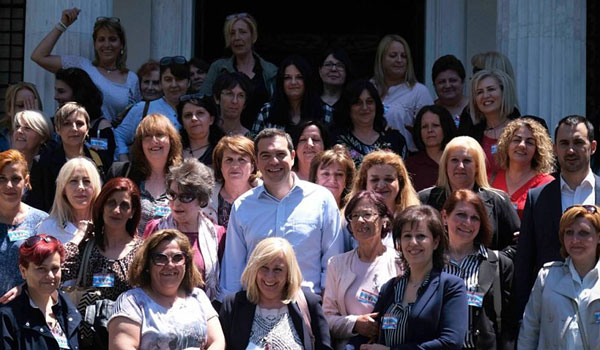 Συνάντηση Τσίπρα με καθαρίστριες: Η κυβέρνηση στο πλευρό των εργαζομένων