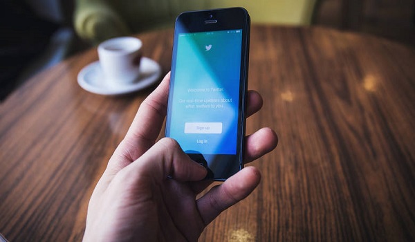 Το Twitter ζήτησε συγγνώμη διότι στοιχεία χρηστών μπορεί να χρησιμοποιήθηκαν για διαφημιστικούς σκοπούς