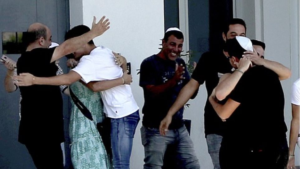 Ψεύτικος βιασμός στην Κύπρο: Χοροπηδούσαν από χαρά οι 12 Ισραηλινοί μετά την αποφυλάκιση