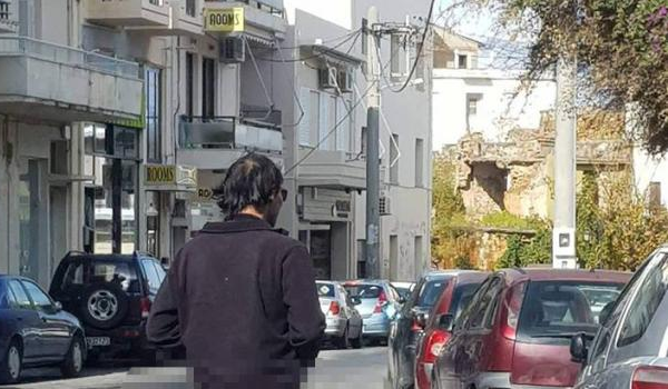 Χαμός στα Χανιά: Τα πέταξε όλα και βγήκε στο δρόμο
