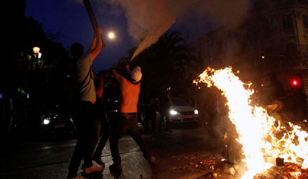 Χάος στη Χιλή: Βίαια επεισόδια στο Σαντιάγο και ασύστολο πλιάτσικο