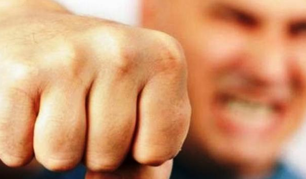 Πελάτης ξυλοκόπησε τον δικηγόρο του μέσα στο δικαστήριο