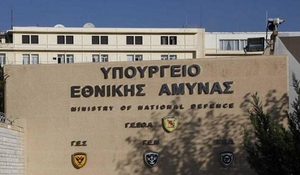 ΥΠΕΘΑ: Ουδέποτε απαγορεύτηκε η ανάκρουση του εμβατηρίου "Μακεδονία Ξακουστή"