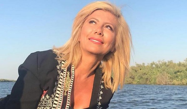 Ζήνα Κουτσελίνη: Ο πατέρας μου μαχαίρωσε τη μάνα μου, την σκότωνε μπροστά μου