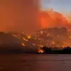 Εκτός ελέγχου η φωτιά στην Ιεράπετρας. Καλύτερη η εικόνα στη Χαλκιδική. Ενισχύθηκαν οι δυνάμεις στα Κύθηρα
