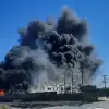 Φωτιά στη Ριτσώνα: Κλείστε πόρτες και παράθυρα – Από βραχυκύκλωμα τυλίχτηκε το εργοστάσιο στις φλόγες