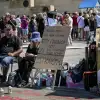 Τα Τέμπη επιστρέφουν: Οργή συγγενών, απεργία πείνας Ρούτσι και καθημερινά καλέσματα στο Σύνταγμα