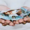 Voucher έως 750 ευρώ από τη ΔΥΠΑ: Ποιοι το δικαιούνται και πότε θα πληρωθεί