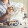 Δύο έξυπνα μυστικά για να σώσετε τα ρούχα που ξέβαψαν στο πλυντήριο