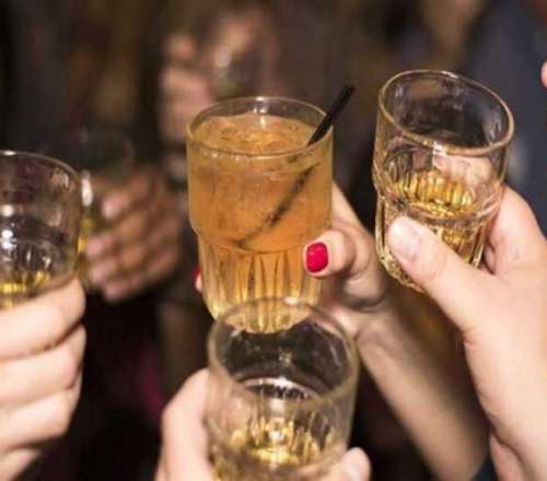 Ηράκλειο: Μαθητής 17 ετών στο νοσοκομείο μετά από κατανάλωση αλκοόλ – Συλλήψεις σε εκπαιδευτικό και ιδιοκτήτη εστιατορίου