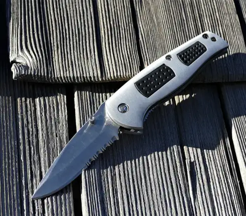 Συμπλοκή ανηλίκων έξω από σχολείο στο Νέο Ηράκλειο – Εντοπίστηκε μαθητής με πτυσσόμενο μαχαίρι