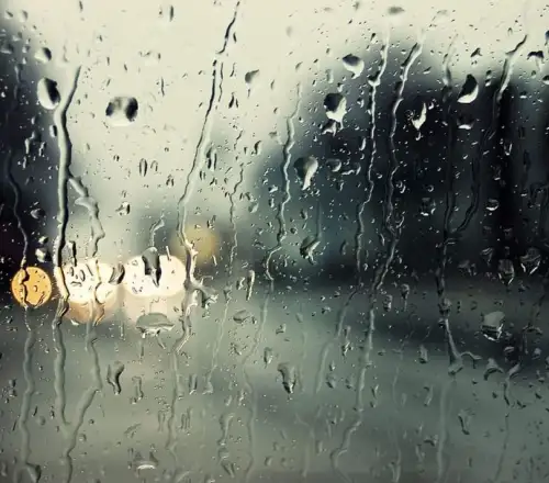 Καιρός: Πτώση θερμοκρασίας και τοπικές βροχές σήμερα – Τι δείχνουν τα πρώτα στοιχεία για τα Χριστούγεννα