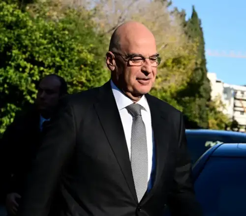 Δένδιας για το χάος με το ιατρικό προσωπικό των Ενόπλων Δυνάμεων: «Έχουμε 180 φαρμακοποιούς για 11 φαρμακεία»
