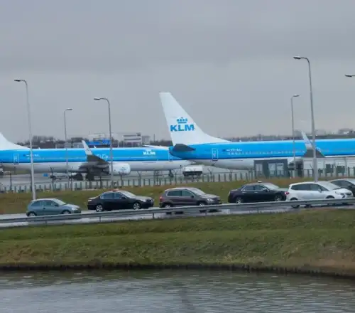 Φρικτό δυστύχημα στο Άμστερνταμ: Κινητήρας αεροπλάνου της KLM ρούφηξε άνθρωπο