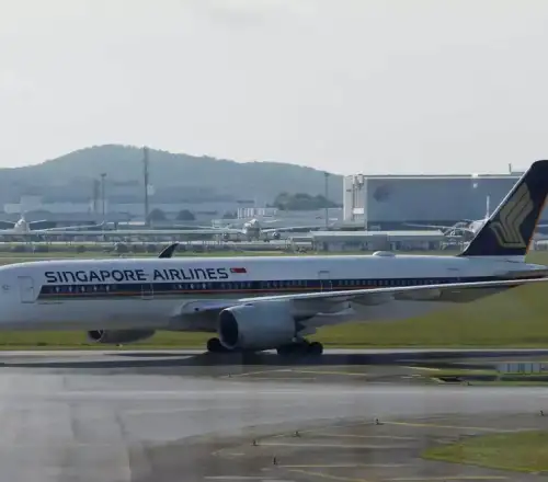 Σοκάρουν οι περιγραφές επιβατών από την πτήση Λονδίνο – Σιγκαπούρη με έναν νεκρό