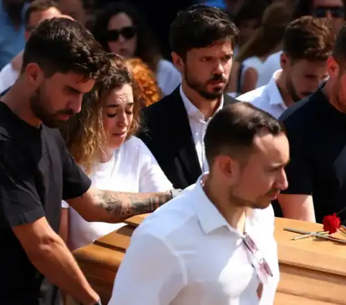 Κηδεία Ντιόγκο Ζότα: Ράγισαν καρδιές – Συντετριμμένοι η σύζυγος και οι συμπαίκτες του