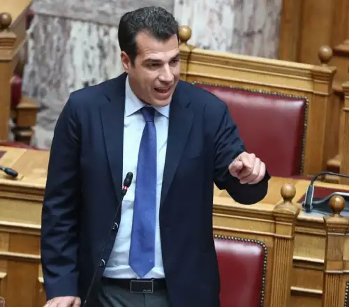 Πλεύρης για Μεταναστευτικό: Επιστροφή ή φυλακή για όσους δεν δικαιούνται άσυλο