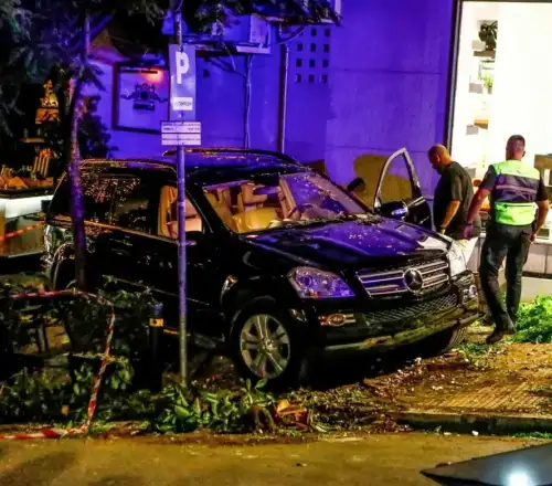 Κολωνάκι: Αν δεν ήταν το δέντρο θα ήμασταν νεκροί – Πώς έγινε το ατύχημα στο εστιατόριο