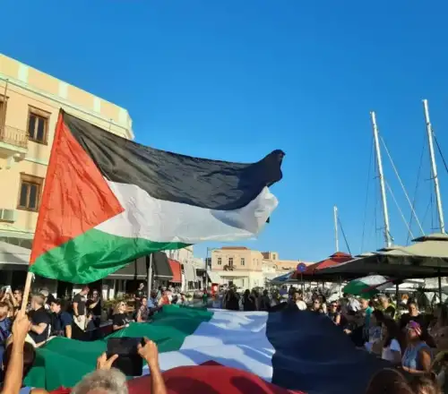 «Οξυγόνο» από τη Σύρο για τη Γάζα – Το ελληνικό πλοίο στον στόλο αλληλεγγύης Global Sumud Flotilla