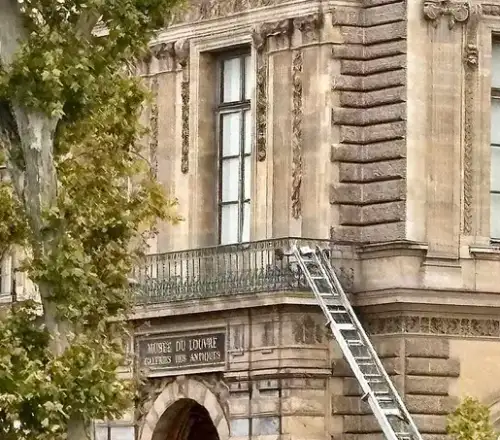 «Κλοπή του αιώνα» στο Λούβρο: Ανοίγουν στόματα – Πέντε νέες συλλήψεις