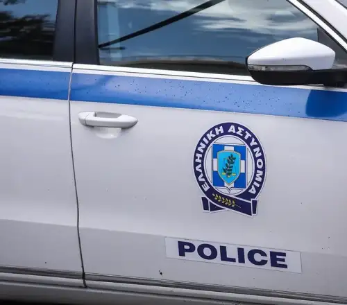 Σοβαρό επεισόδιο μεταξύ ανηλίκων στη Βάρκιζα – Δύο τραυματίες και οκτώ συλλήψεις