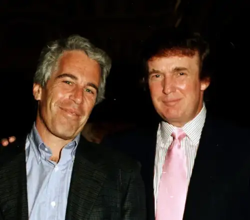 Αποκαλύψεις για Τραμπ μέσα από νέα emails του Επστάιν – Φυσικά γνώριζε για τα κορίτσια